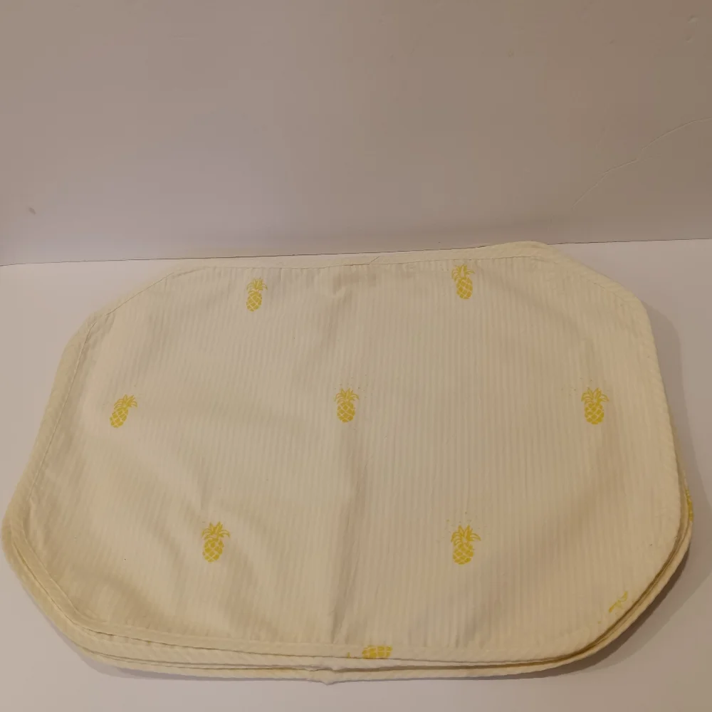 (8) Bahama Hand Prints Seersucker Placemats Shell & Pineapple --2 Sets of 4